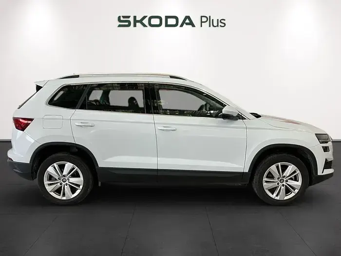 Usado Skoda Karoq Selection 150 CV (110 kW) 2025 Blanco SUV