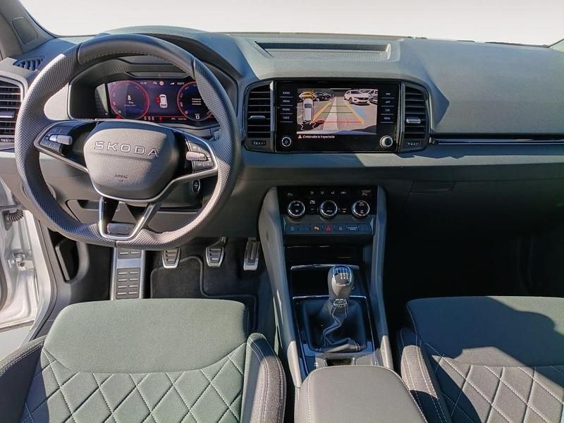 Usado Skoda Karoq SportLine 115 CV (84 kW) 2025 Gris plata SUV