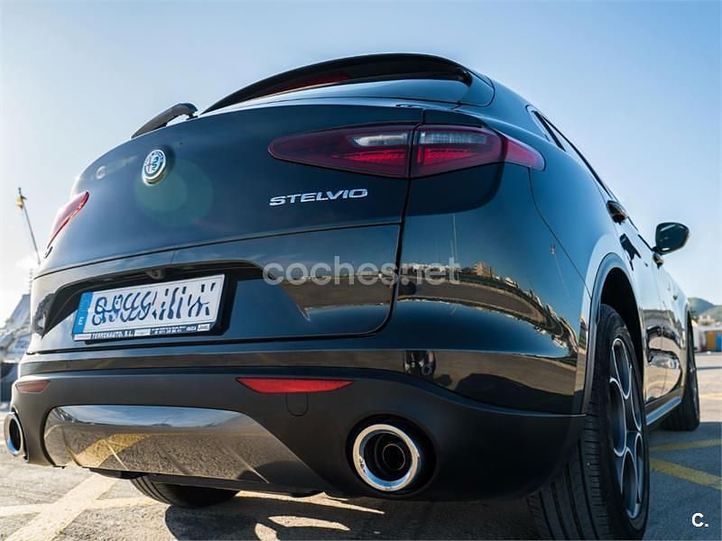 Usado Alfa Romeo Stelvio Super 210 CV (154 kW) 2018 Negro SUV
