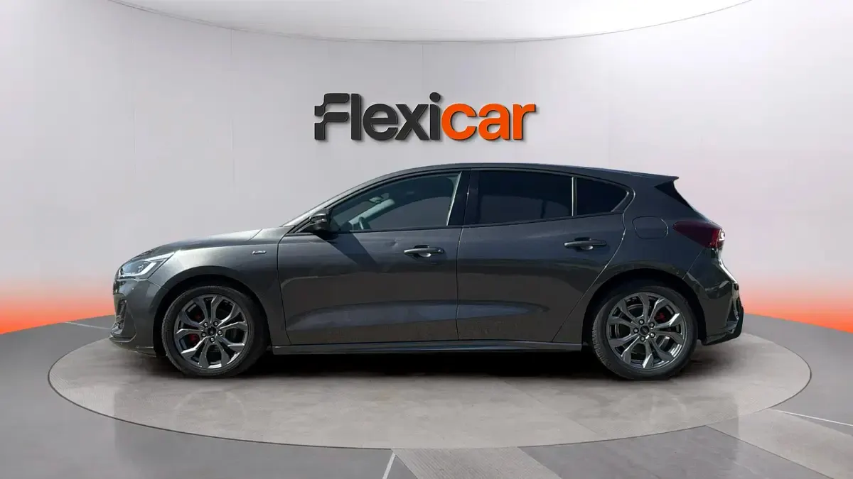 Usado Ford Focus ST-Line X 125 HP (91 kW) 2023 Cinzento Sedan