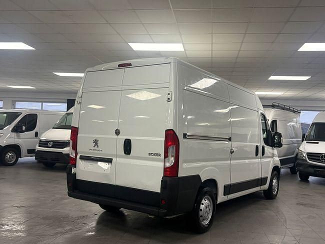 Usado Peugeot Boxer Premium 120 CV (88 kW) 2020 Blanco Van