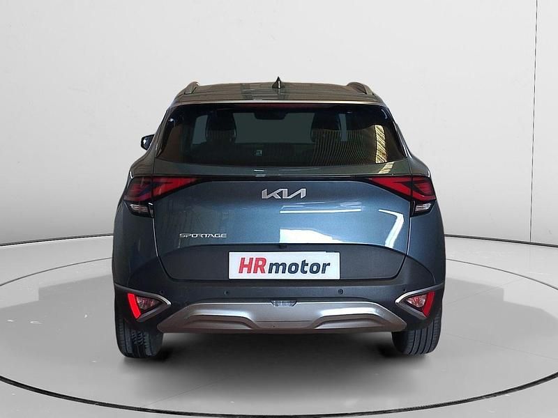 Usado Kia Sportage 150 CV (110 kW) 2022 Gris / plata SUV