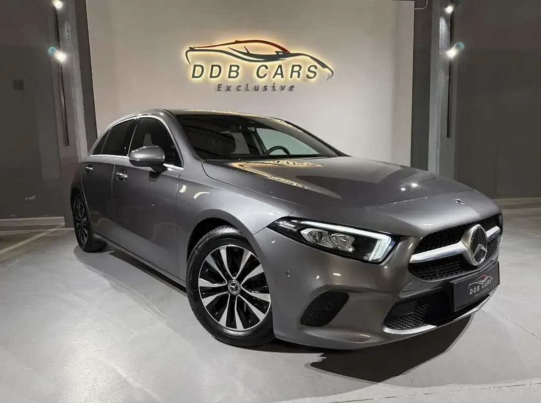 Usado Mercedes A180 Advanced 116 CV (85 kW) 2022 Gris Utilitario