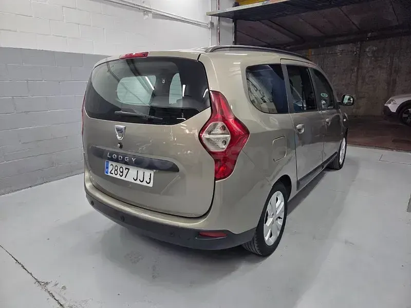 Usado Dacia Lodgy Ambiance 107 CV (78 kW) 2015 Beige Monovolumen