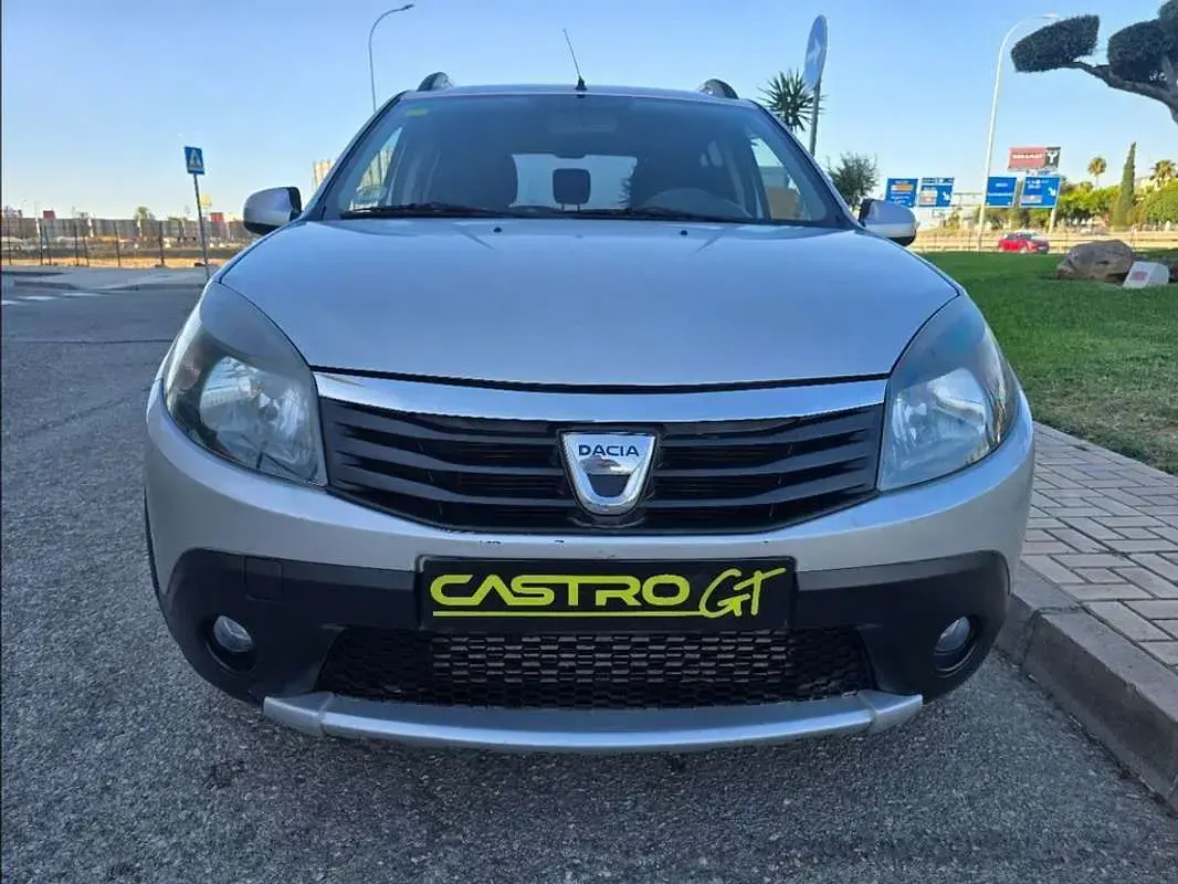 Usado Dacia Sandero Stepway 90 CV (66 kW) 2012 Gris Utilitario