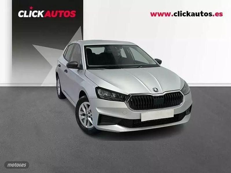 Usado Skoda Fabia Essence 95 CV (69 kW) 2025 Plateado Utilitario