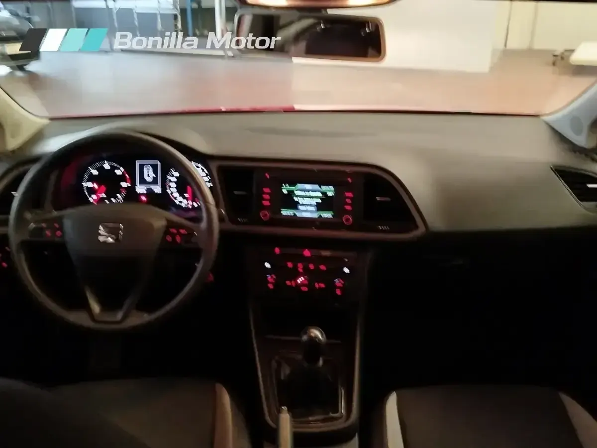 Usado Seat Leon Style 105 CV (77 kW) 2014 Rojo Berlina