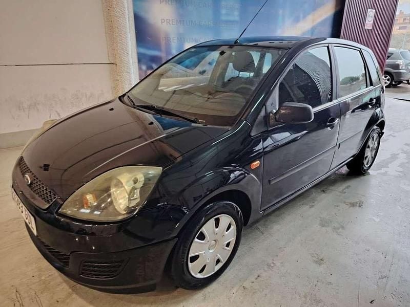 Negro Usado 2008 Ford Fiesta Ambiente Utilitario | 2400 € (Buen precio) - Imagen 1/4