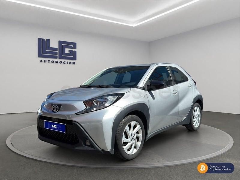 Usado Toyota Aygo X Play 72 CV (52 kW) 2022 Gris / plata SUV