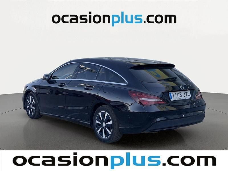 Usado Mercedes CLA180 Shooting Brake 122 CV (89 kW) 2016 Negro Familiar