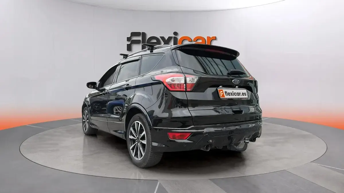 Usado Ford Kuga ST-Line 150 CV (110 kW) 2018 Negro SUV