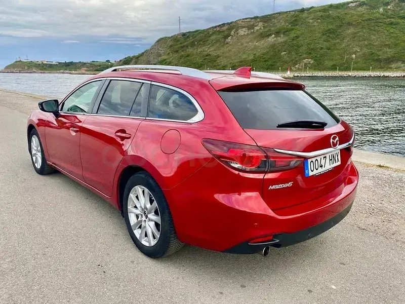 Usado Mazda 6 Luxury 150 CV (110 kW) 2013 Granate Familiar
