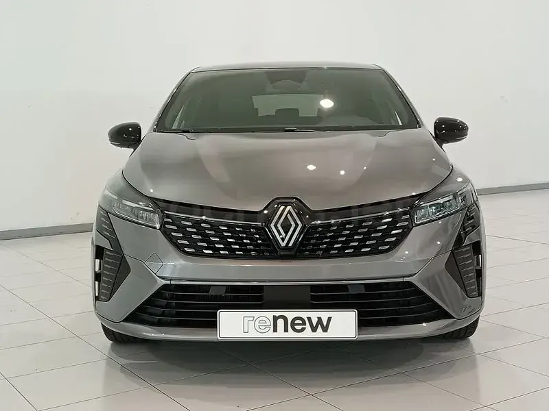 Usado Renault Clio V Techno 145 CV (106 kW) 2025 Gris / plata Berlina