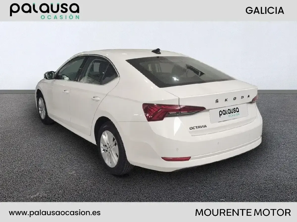Usado Skoda Octavia Ambition 116 CV (85 kW) 2023 Blanco Berlina