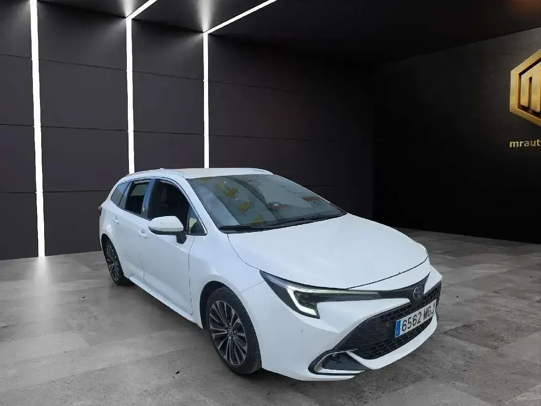 Usado Toyota Corolla Style 122 CV (89 kW) 2023 Blanco Familiar