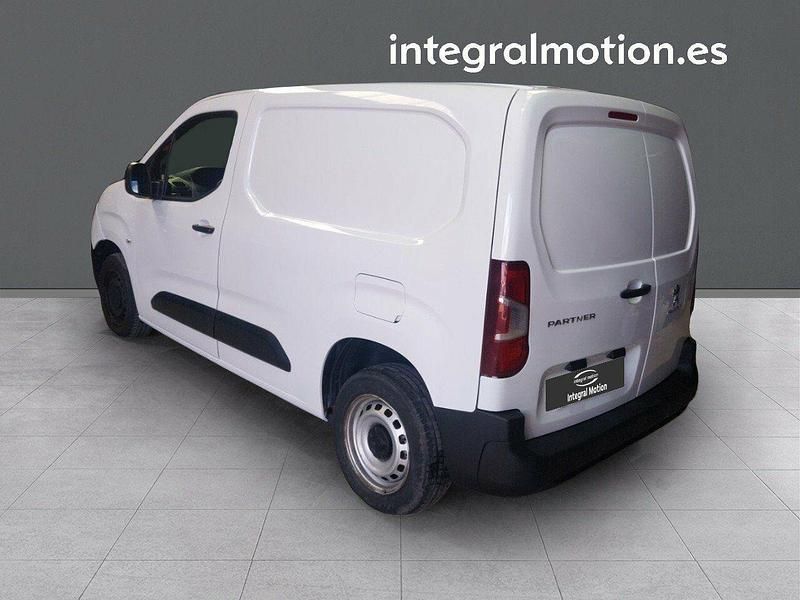 Usado Peugeot Partner 102 CV (75 kW) 2022 Blanco Monovolumen