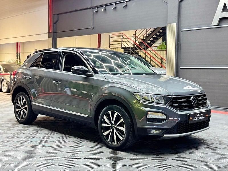 Usado VW T-Roc Advance 150 CV (110 kW) 2022 Gris / plata SUV