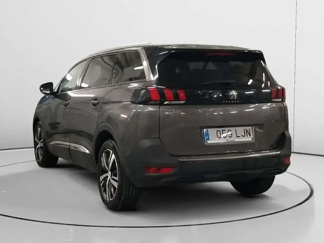 Usado Peugeot 5008 Allure 131 CV (96 kW) 2020 Gris SUV