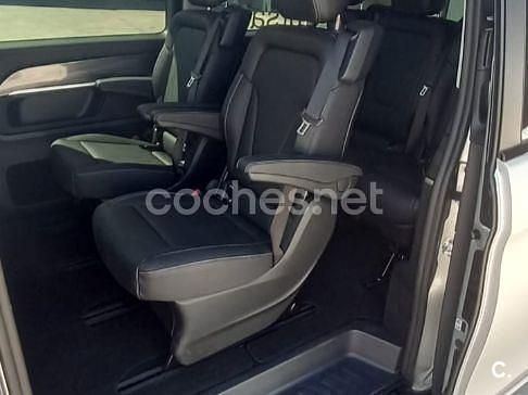 Usado Mercedes V300 Avantgarde 239 CV (175 kW) 2022 Gris / plata Monovolumen