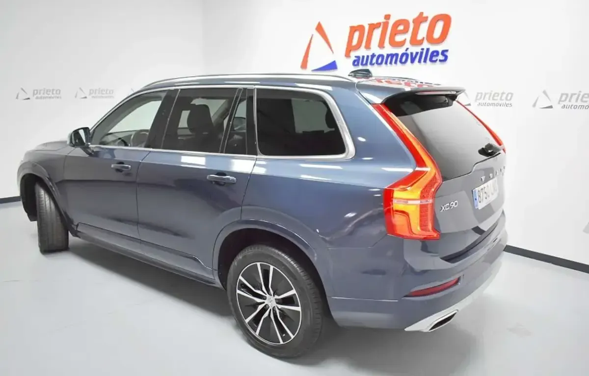 Używany Volvo XC90 Momentum 235 KM (172 kW) 2021 Niebieski SUV