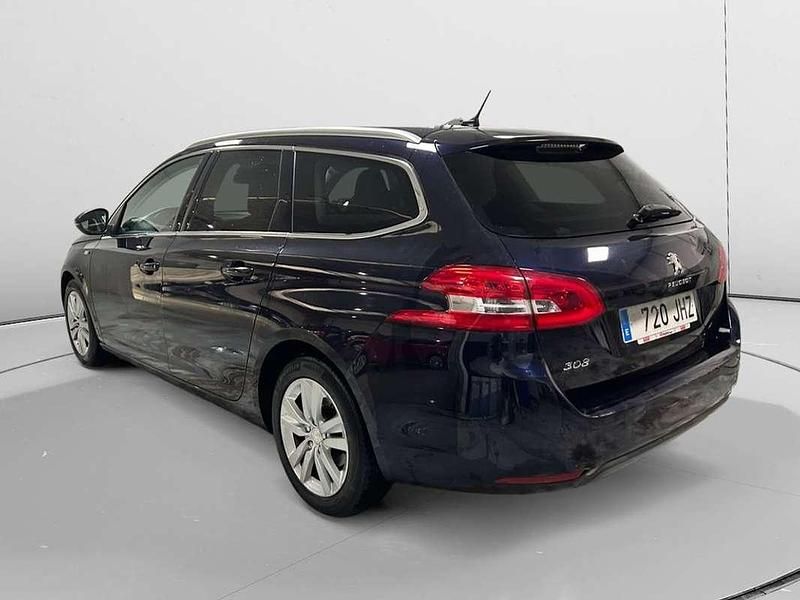 Usado Peugeot 308 SW Style 121 CV (88 kW) 2015 Negro Familiar
