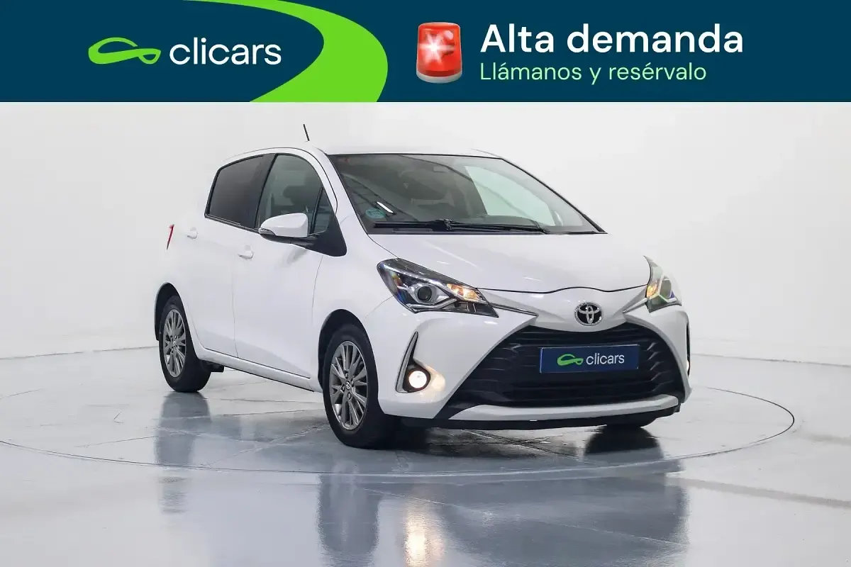 Käytetty Toyota Yaris Active 69 HP (50 kW) 2019 Valkoinen Sedan