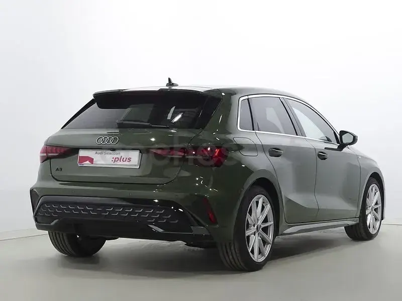 Usado Audi A3 S-Line 150 CV (110 kW) 2025 Verde Berlina