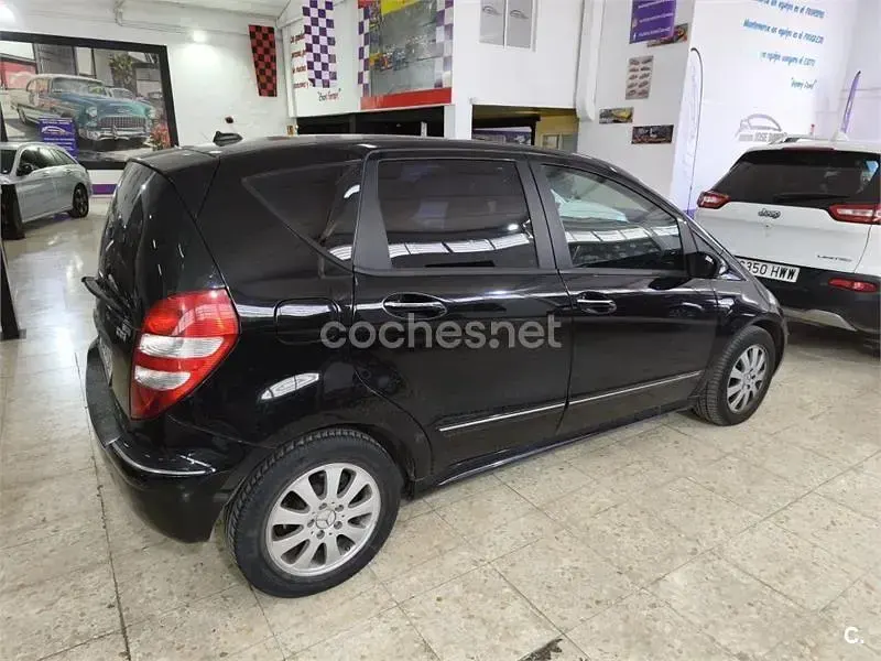 Begagnad Mercedes A180 Avantgarde 109 HK (80 kW) 2007 Svart Minibuss