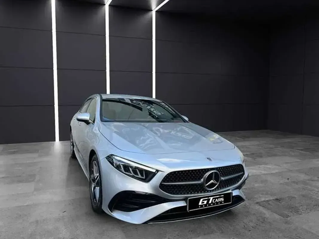 Usado Mercedes A250 AMG 218 CV (160 kW) 2025 Plateado Berlina