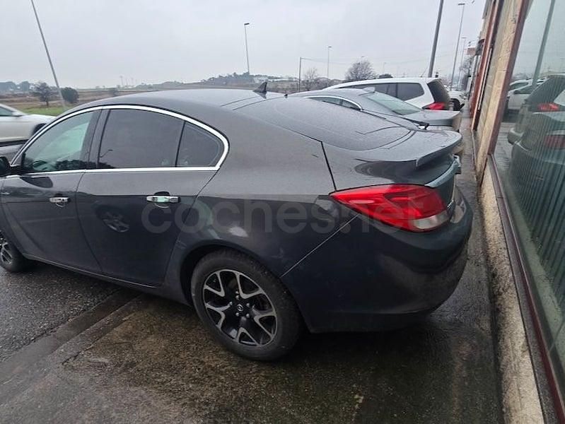 Usado Opel Insignia Selective 130 CV (95 kW) 2013 Gris / plata Berlina