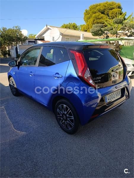 Usado Toyota Aygo X-clusiv 69 CV (50 kW) 2018 Azul Utilitario
