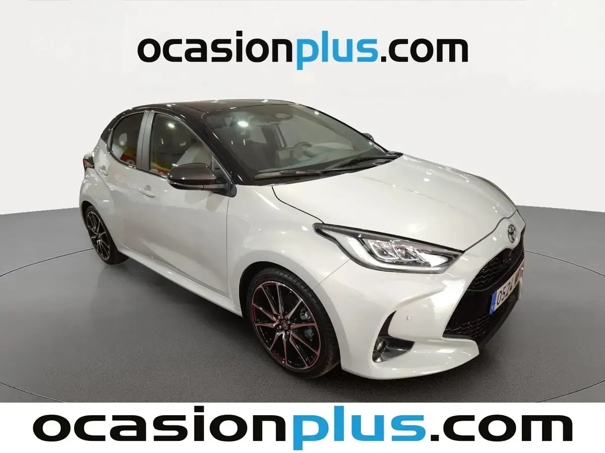 Usado Toyota Yaris Plus 131 CV (96 kW) 2024 Gris Utilitario