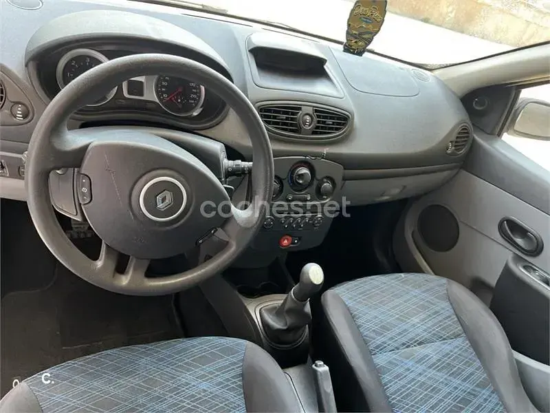 Usado Renault Clio II Authentique 70 CV (51 kW) 2006 Blanco Berlina