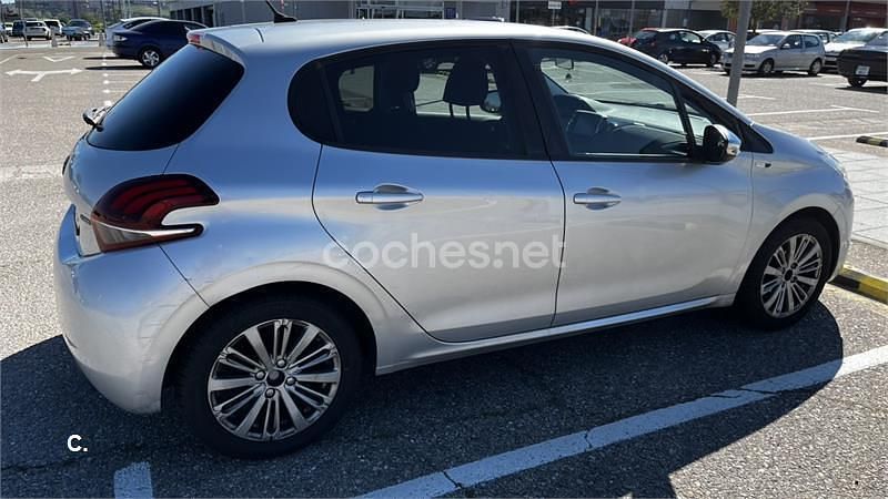 Usado Peugeot 208 Style 82 CV (60 kW) 2016 Gris / plata Utilitario