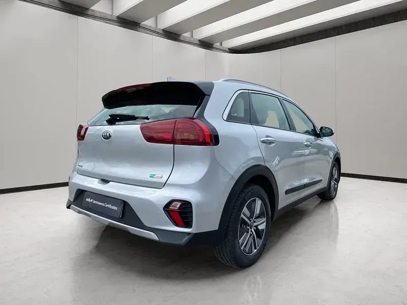 Usado Kia Niro 141 CV (103 kW) 2021 Gris / plata SUV