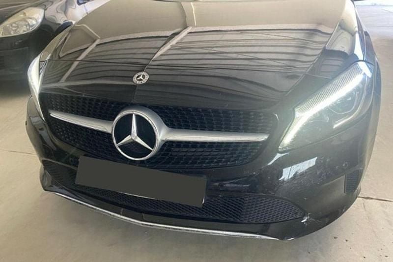 Usado Mercedes A180 122 CV (89 kW) 2018 Negro Berlina