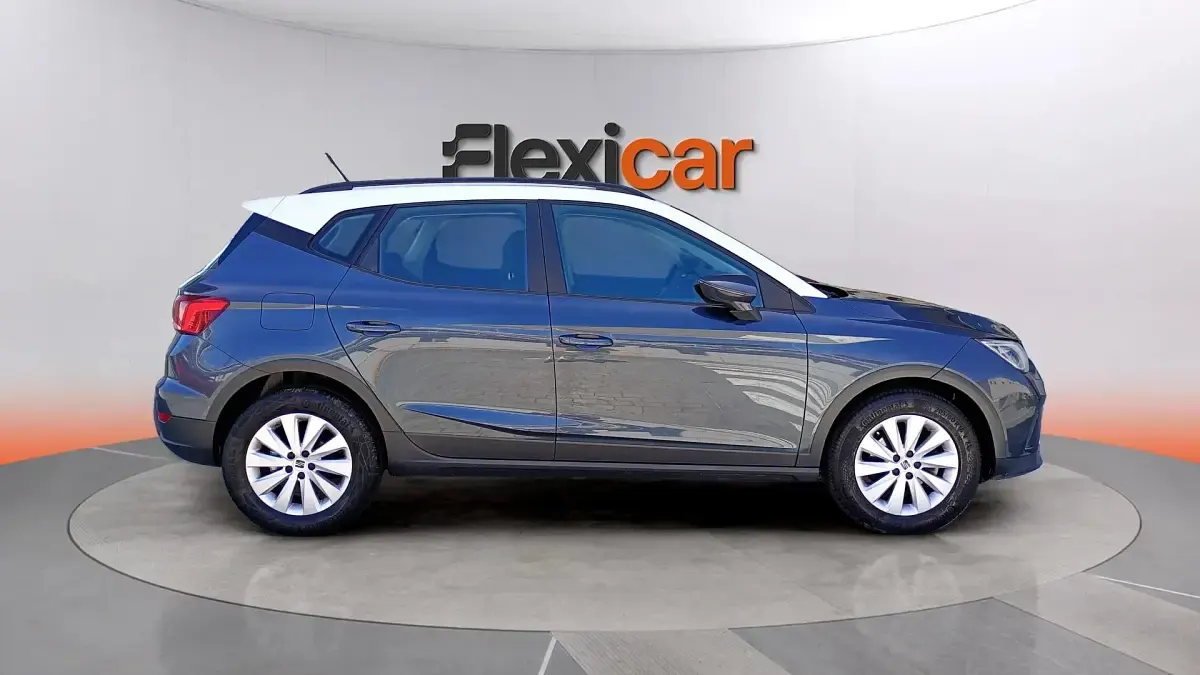 Usado Seat Arona Style 110 CV (80 kW) 2023 Gris SUV