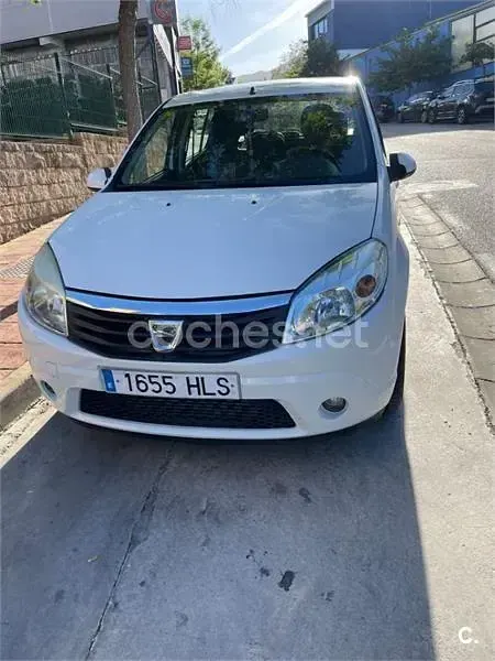 Begagnad Dacia Sandero Lauréate 90 HK (66 kW) 2012 Vit Sedan