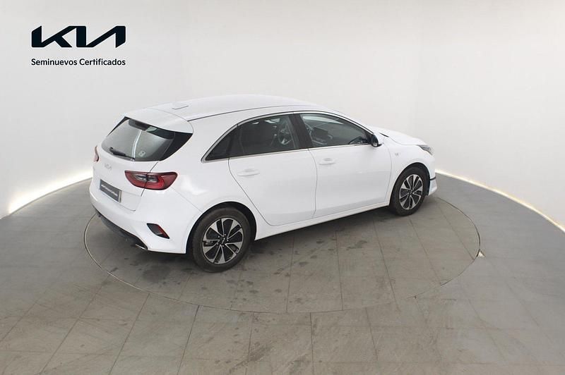 Usado Kia Ceed 100 CV (73 kW) 2025 Cassa white Utilitario