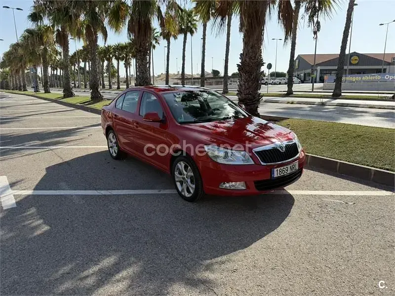 Usado Skoda Octavia Executive 160 CV (117 kW) 2011 Rojo Berlina