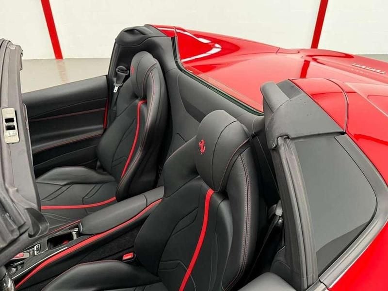 Usado Ferrari 812 799 CV (587 kW) 2021 Rojo Descapotable