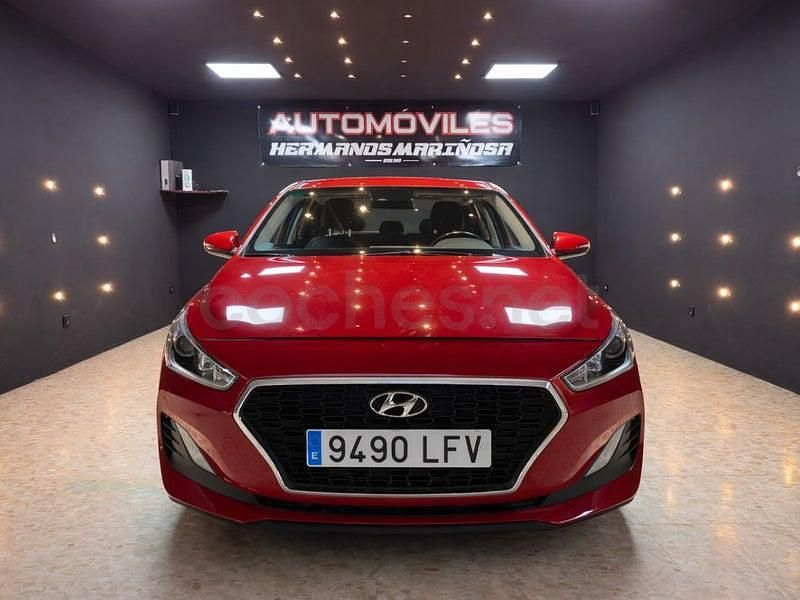 Usado Hyundai i30 95 HP (69 kW) 2020 Vermelho Sedan