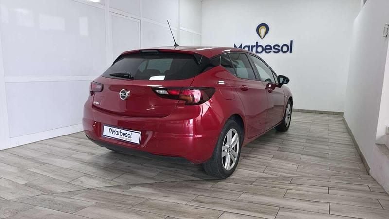Usado Opel Astra Selective 105 CV (77 kW) 2020 Burdeos Utilitario