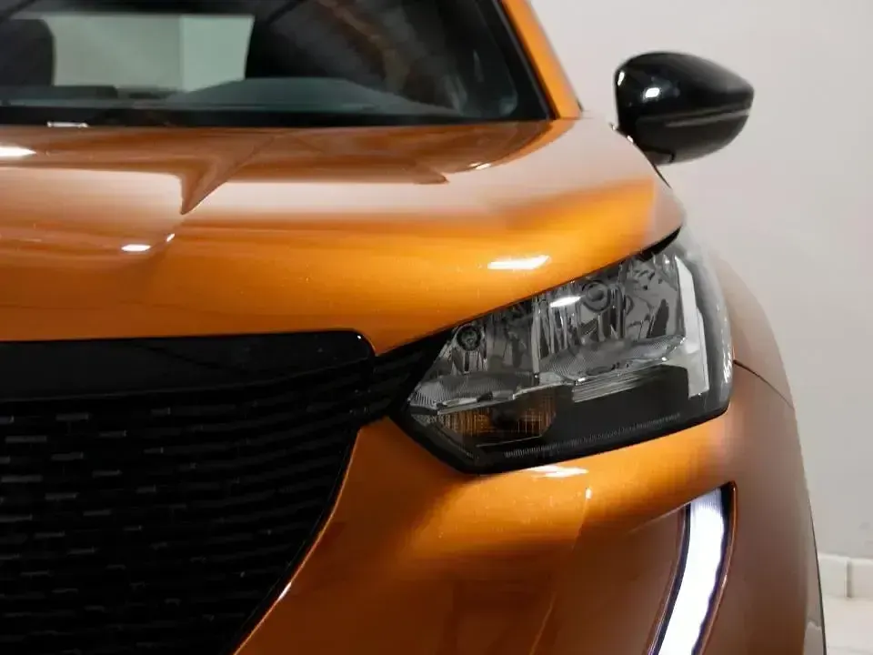 Usado Peugeot 2008 Active 130 CV (95 kW) 2023 Naranja SUV