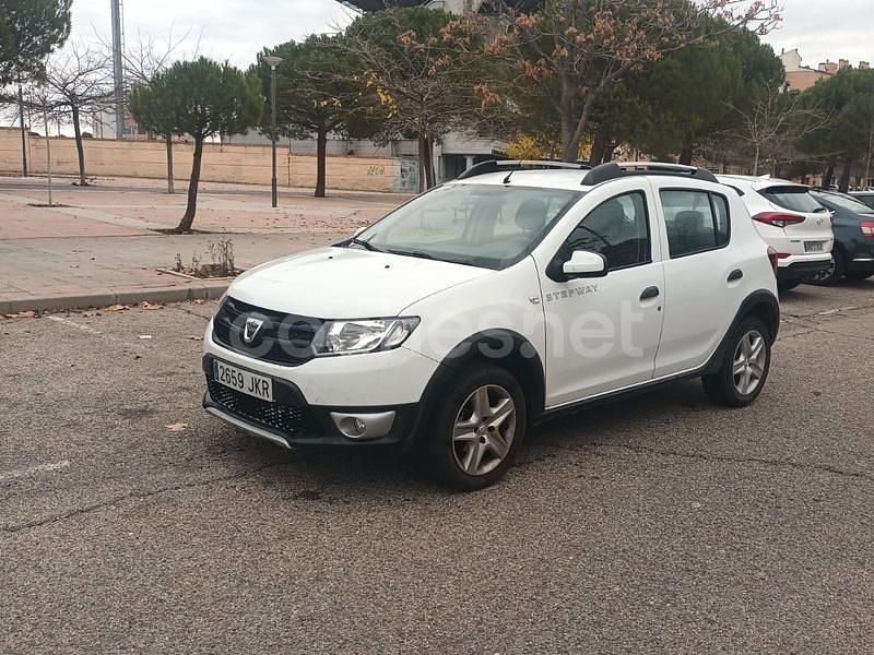 Blanco Usado 2015 Dacia Sandero Stepway Berlina | 5995 € (Precio justo) - Imagen 1/4