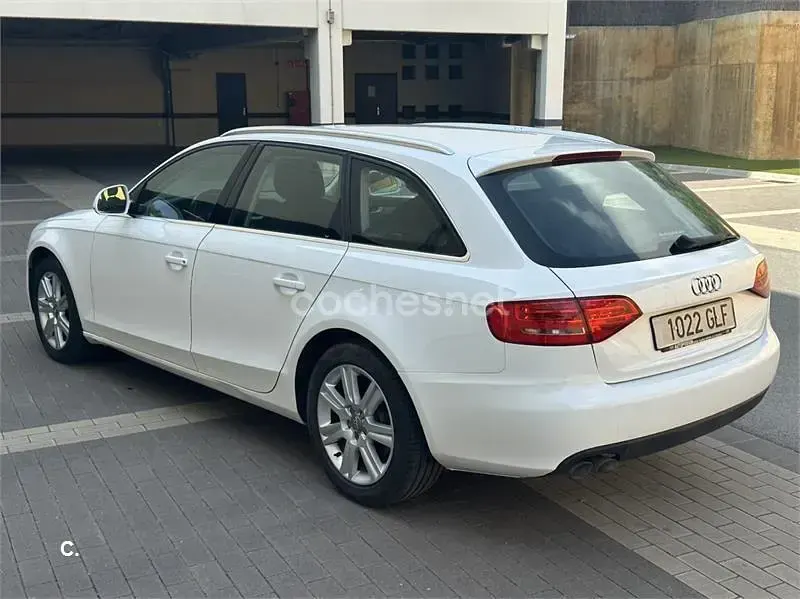 Usado Audi A4 143 CV (105 kW) 2009 Blanco Familiar