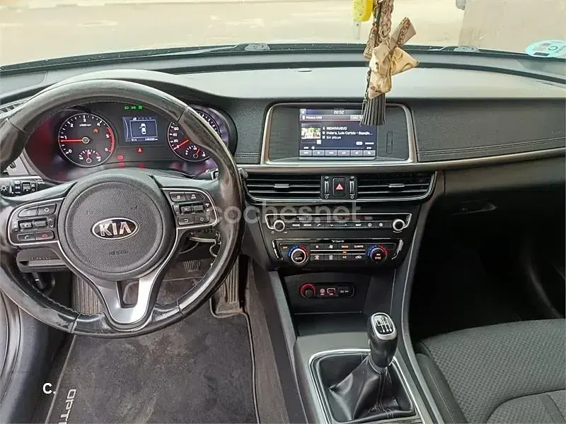 Usado Kia Optima 141 CV (103 kW) 2017 Gris / plata Berlina
