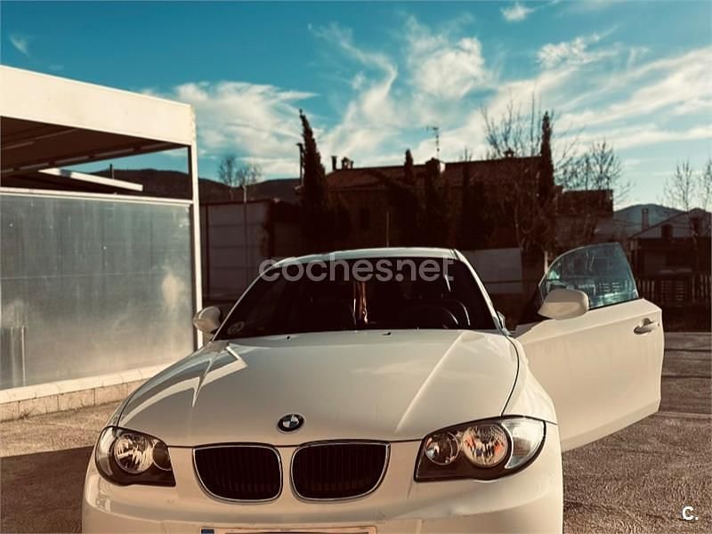 Używany BMW 118 143 KM (105 kW) 2010 Biały Hatchback