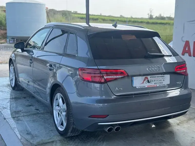 Usado Audi A3 Premium 150 CV (110 kW) 2018 Gris / plata Berlina