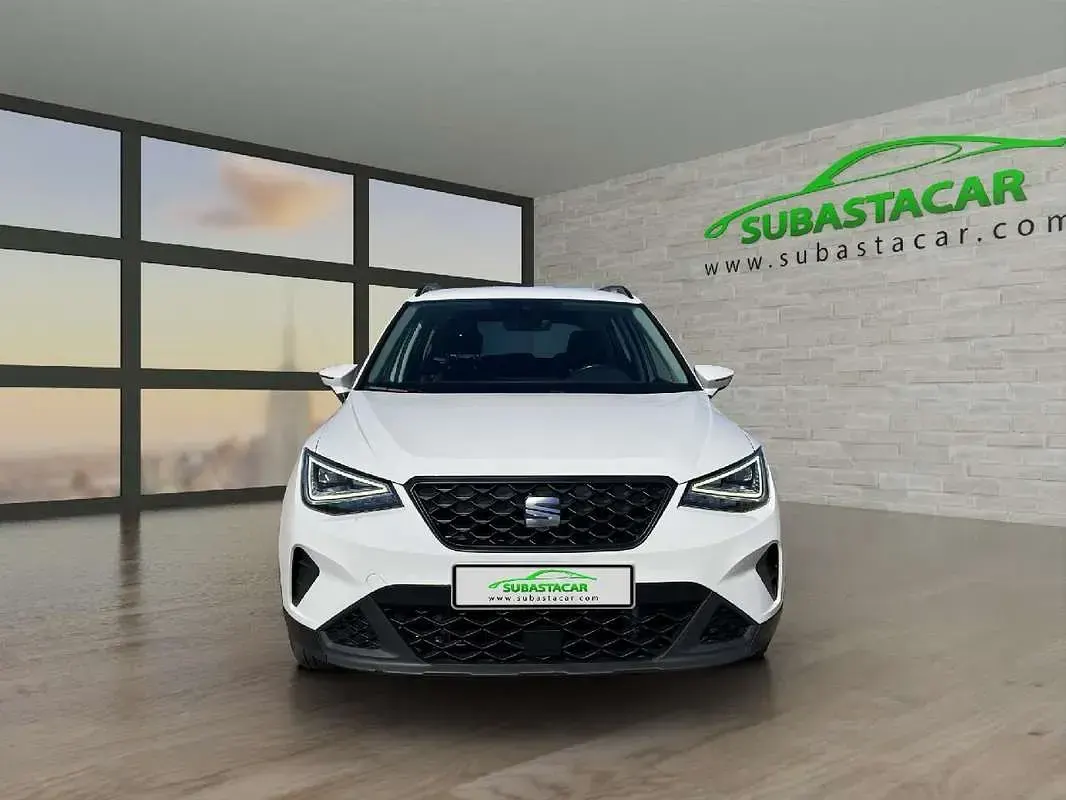 Usado Seat Arona 110 CV (80 kW) 2023 Blanco SUV